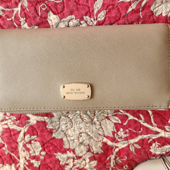 Michael Kors purse and matching wallet - Picture 5 of 7